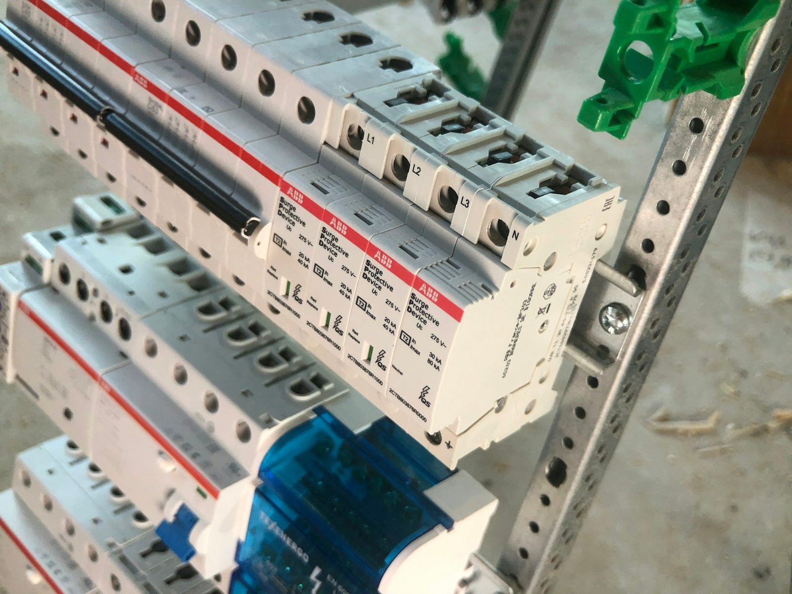 Elektrik otomasyon malzemeleri ve devre kesiciler